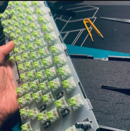 How to replace switches on mechanical keyboards?