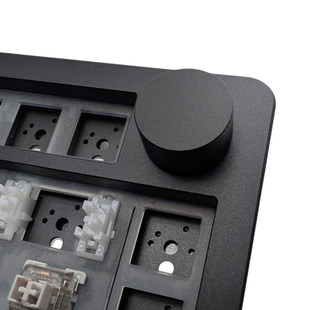 Macro detail of black aluminum rotary encoder knob on top right corner of Leobog Hi8 SE kit.